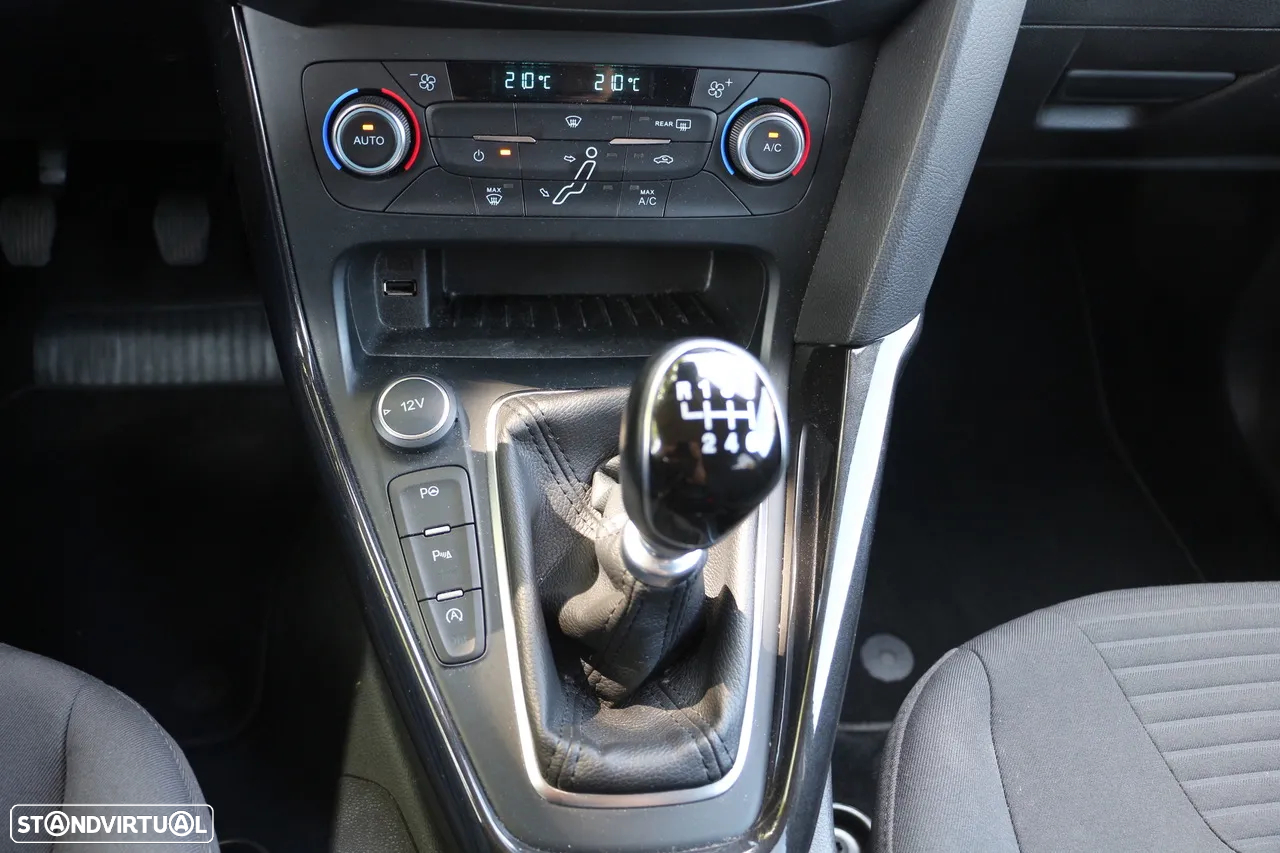 Ford Focus 1.0 SCTi Titanium - 23