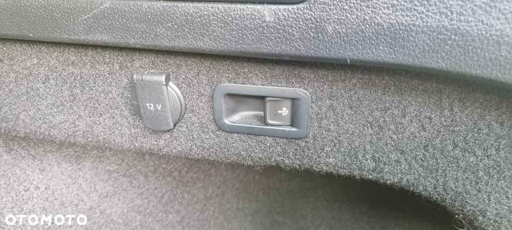 Volkswagen Passat 2.0 TDI (BlueMotion Technology) Comfortline - 24