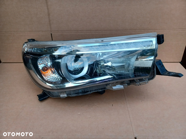 Full Led przedni prawy Toyota Hilux lampa oryg