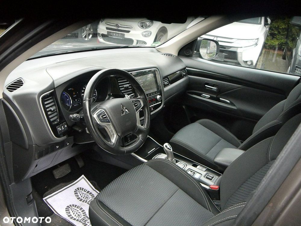 Mitsubishi Outlander - 33