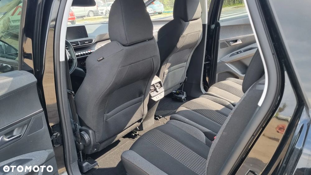 Peugeot 5008 BlueHDI 130 EAT8 Active Pack - 28