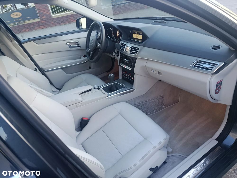 Mercedes-Benz Klasa E 220 CDI BlueEff - 25