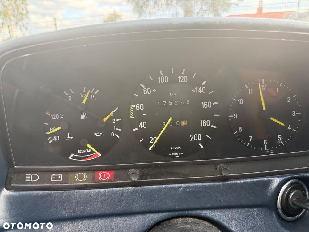 Mercedes-Benz W123 - 39