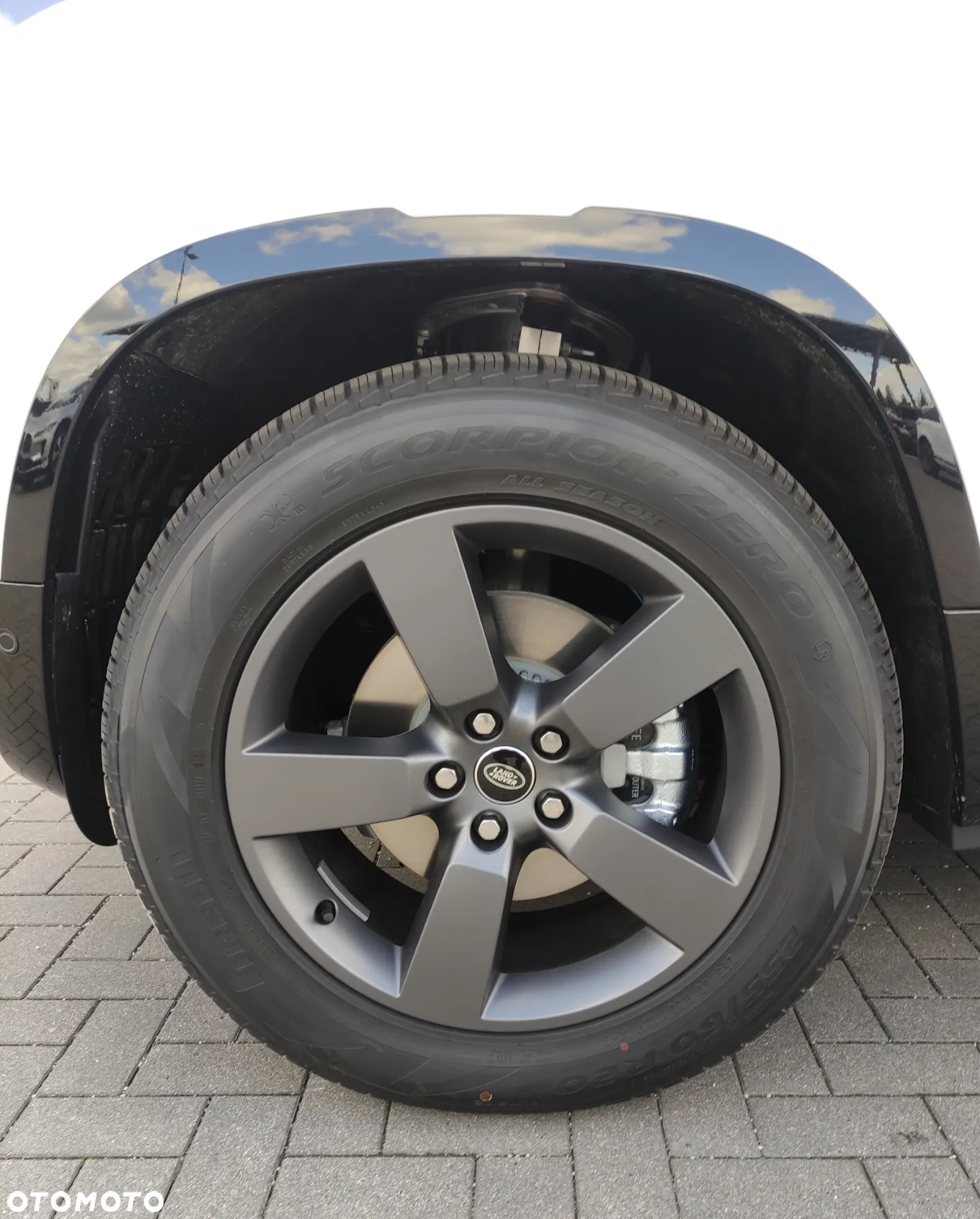 Land Rover Defender - 22
