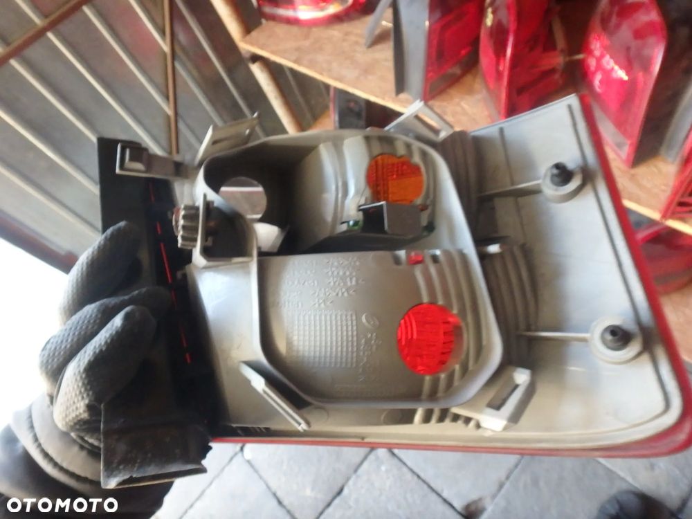 Lampa prawa tylna Audi A4 B8 kombi - 2
