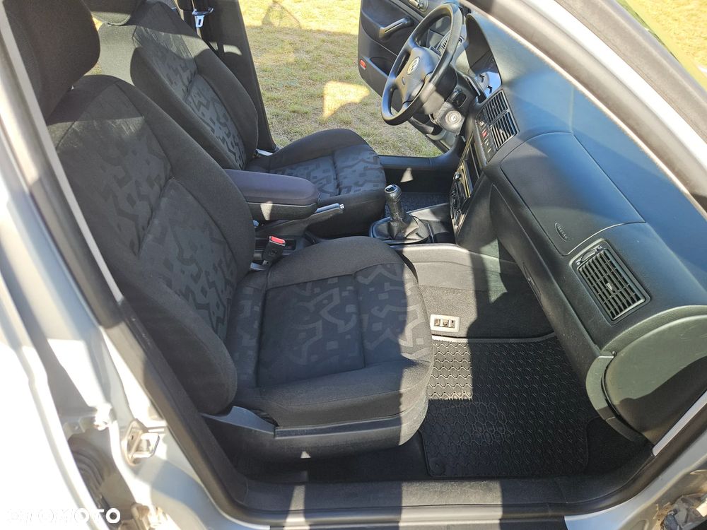 Volkswagen Golf 1.6 Basis - 23