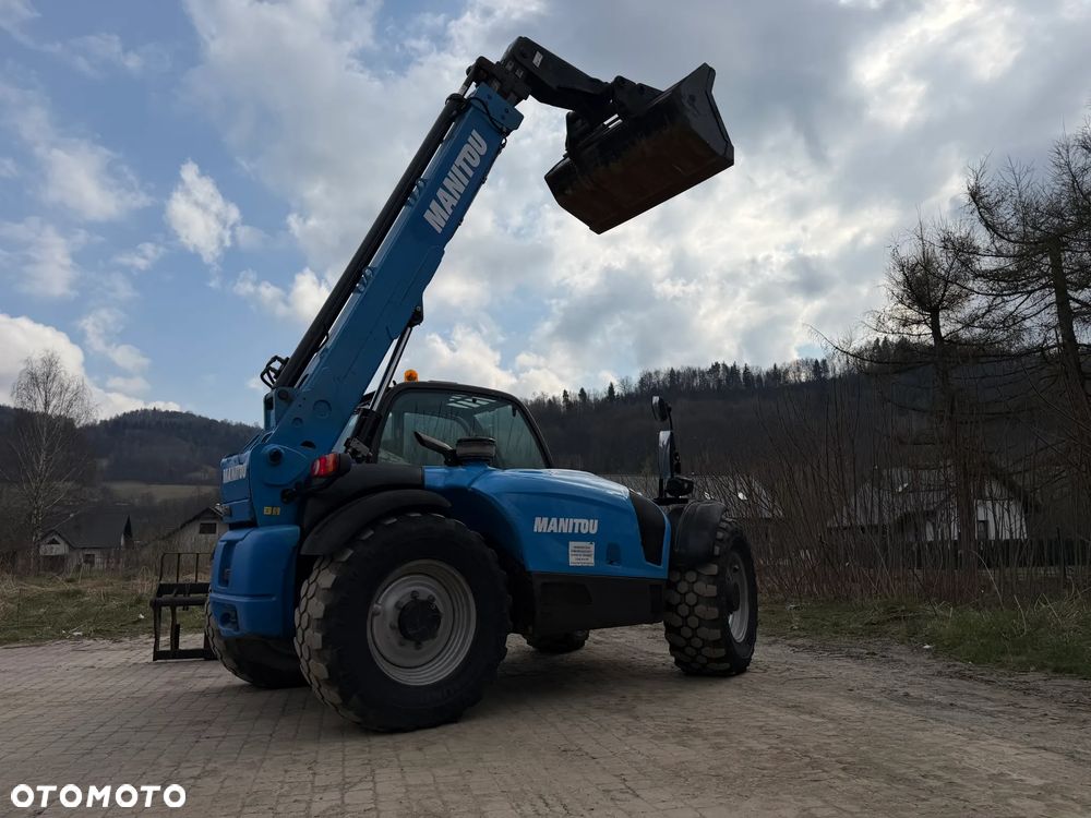 Manitou MT932 Ładowarka Teleskopowa 9m wysuw!  UDŹWIG 3,2 TONY! Przebieg 2600 mtg. jak Nowa z SALONU 2016 rok z Norwegii z Gospodarstwa rolnego! Silnik DEUTZ 110 km. Aktualne Serwisy w Dekra. Nowy Model sterowane wszystko z 1 dżojstika. Widły i łyżka. Ani deka luzu czy wycieku. OKAZJA! Jazda REWERS + 4 biegi. Skręt 3 tryby. - 19