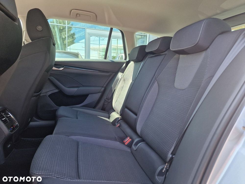 Skoda Octavia 1.5 TSI mHEV Selection DSG - 13