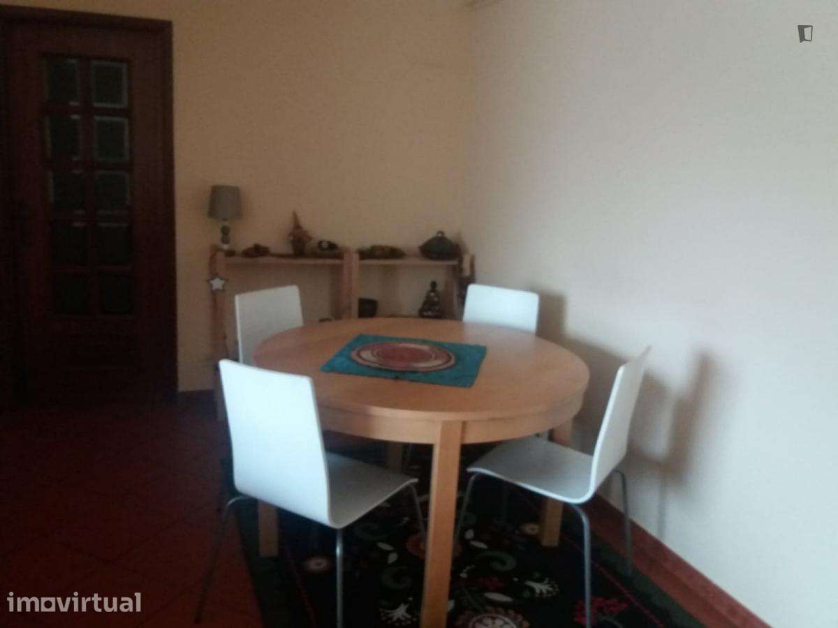 Quarto - localizado em Aveiro - Grande imagem: 4/13
