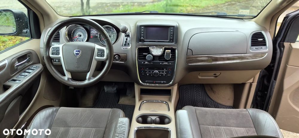 Lancia Voyager 2.8CRD Gold - 9