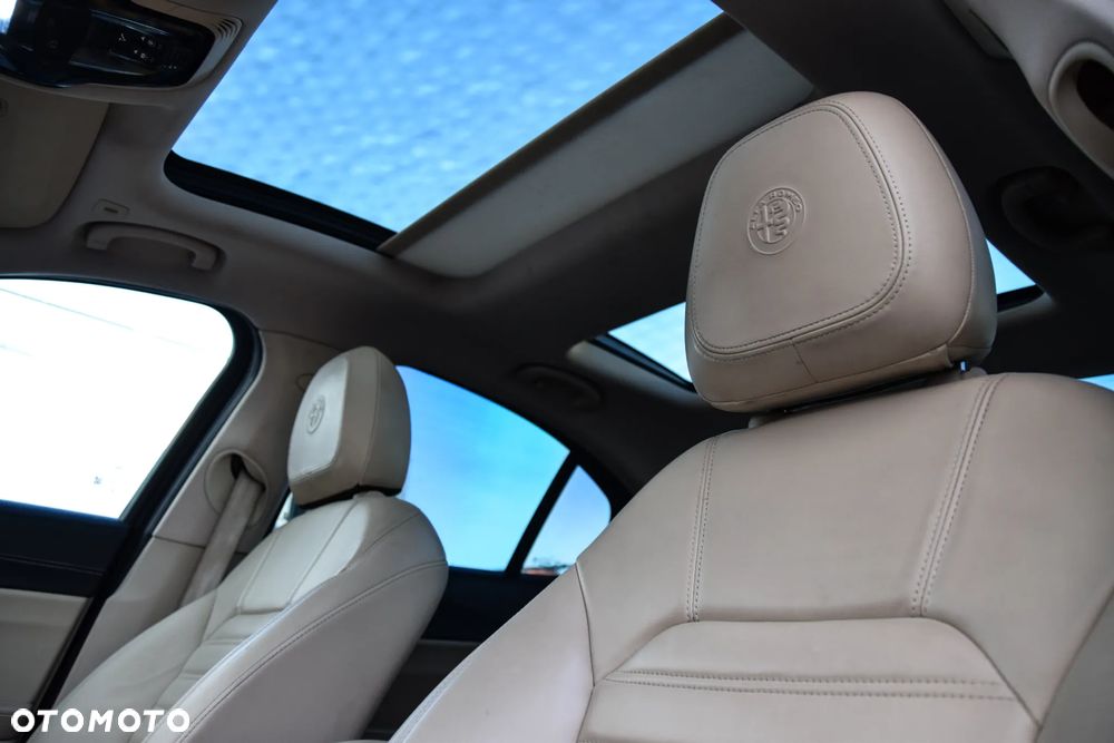 Alfa Romeo Giulia - 17