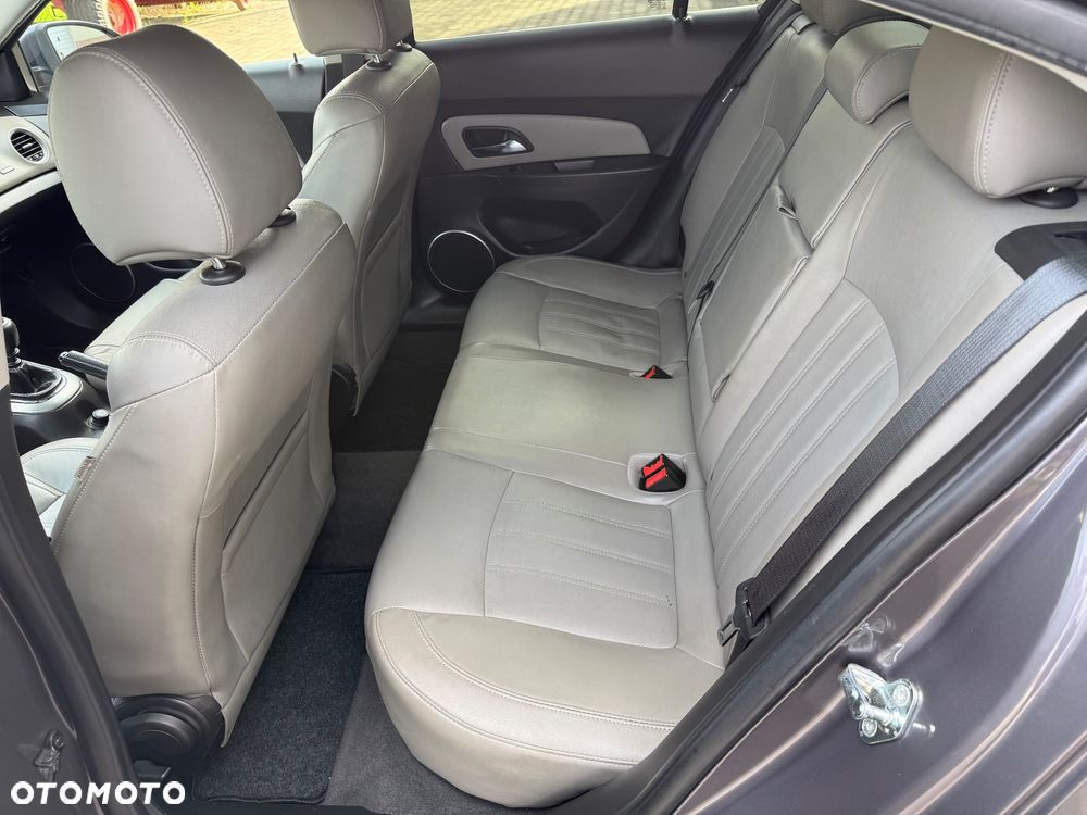 Chevrolet Cruze 1.8 LTZ - 30