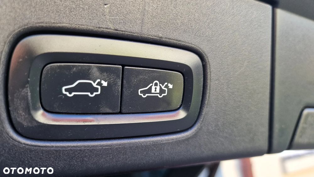 Volvo V90 D4 Momentum - 25