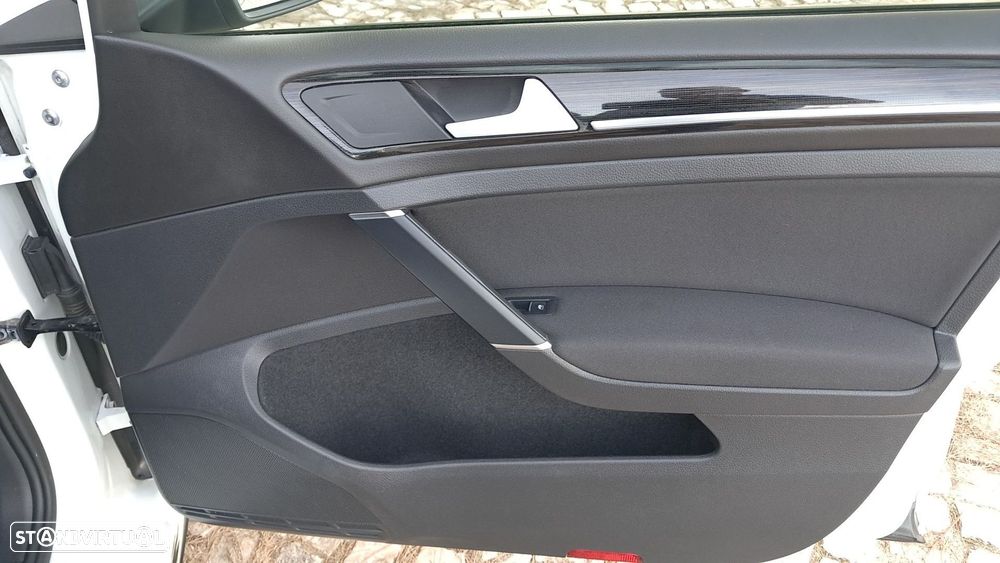 VW Golf 1.5 eTSI R-Line DSG - 24