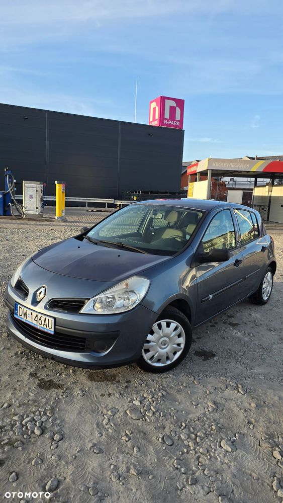 Renault Clio 1.4 16V Expression - 1