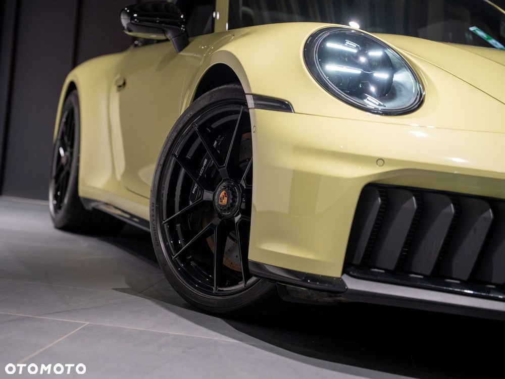 Porsche 911 Carrera T-Hybrid 4 GTS - 14