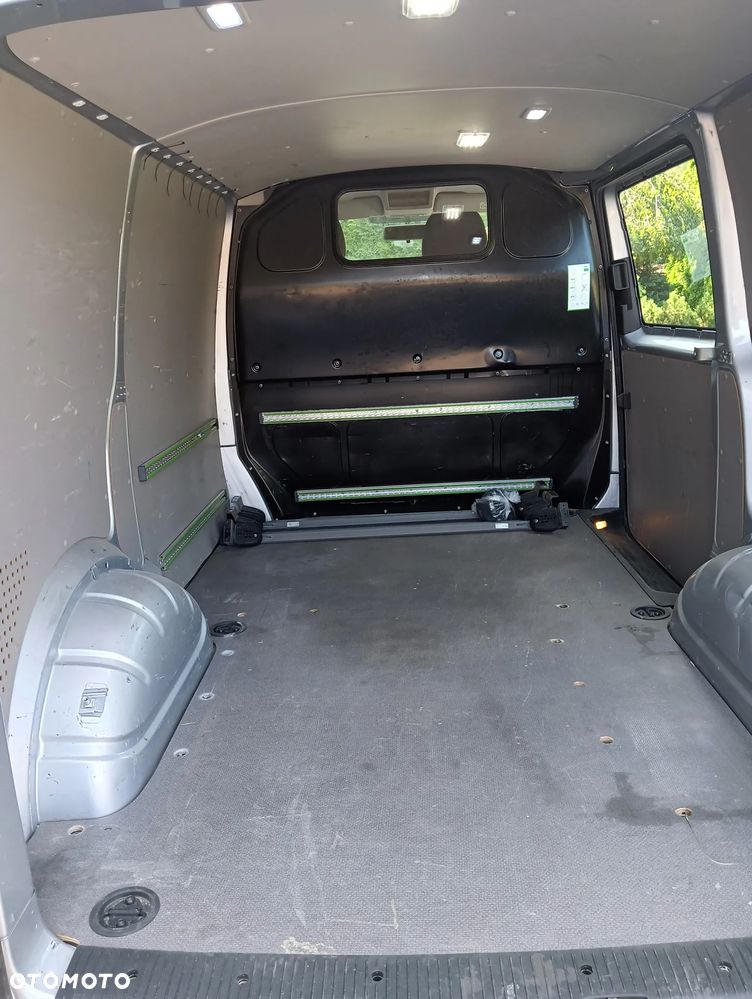 Volkswagen T6 Transporter - 11