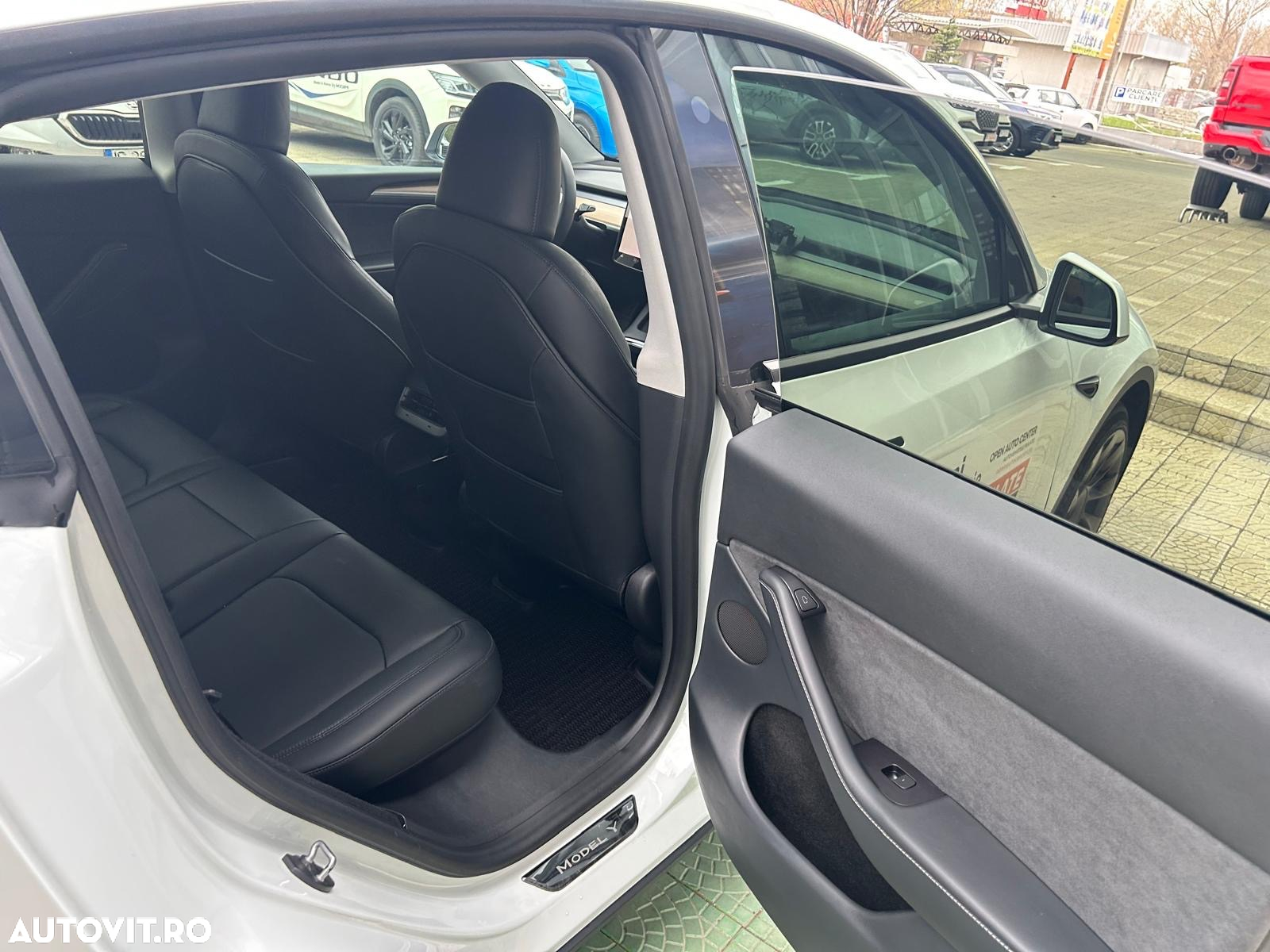 Tesla Model Y AWD Long Range - 24