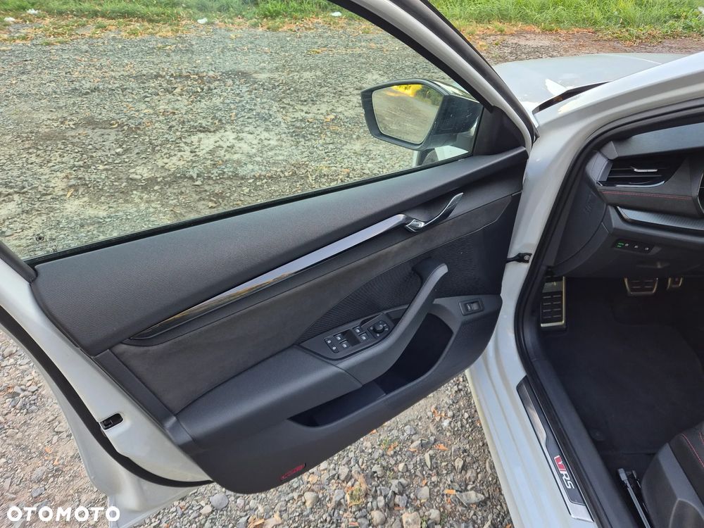 Skoda Octavia Combi 2.0 TDI DSG RS - 19