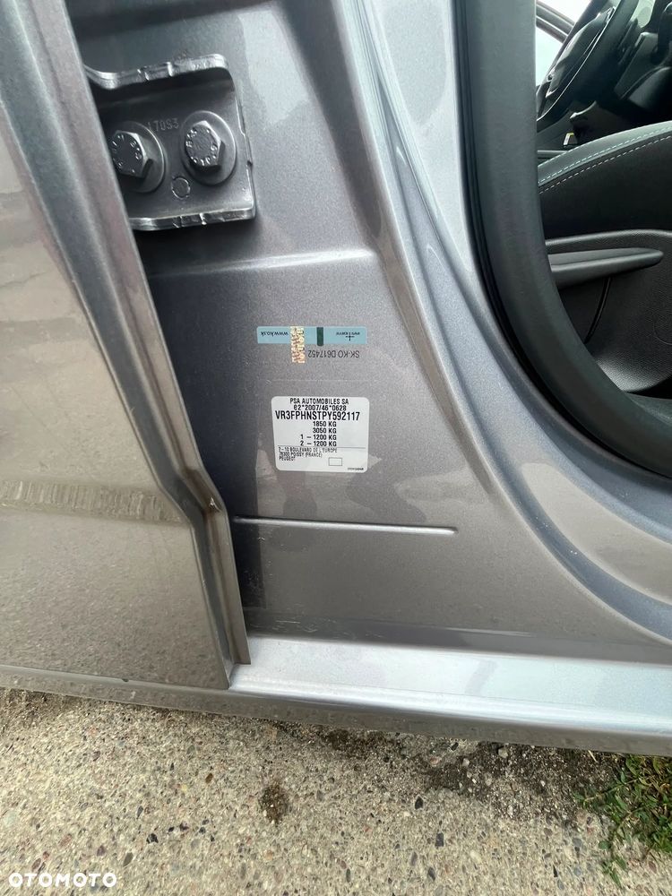 Peugeot 308 PureTech 130 EAT8 Allure - 23