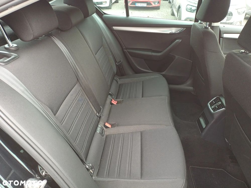 Skoda Octavia 1.6 TDI DSG Clever - 12