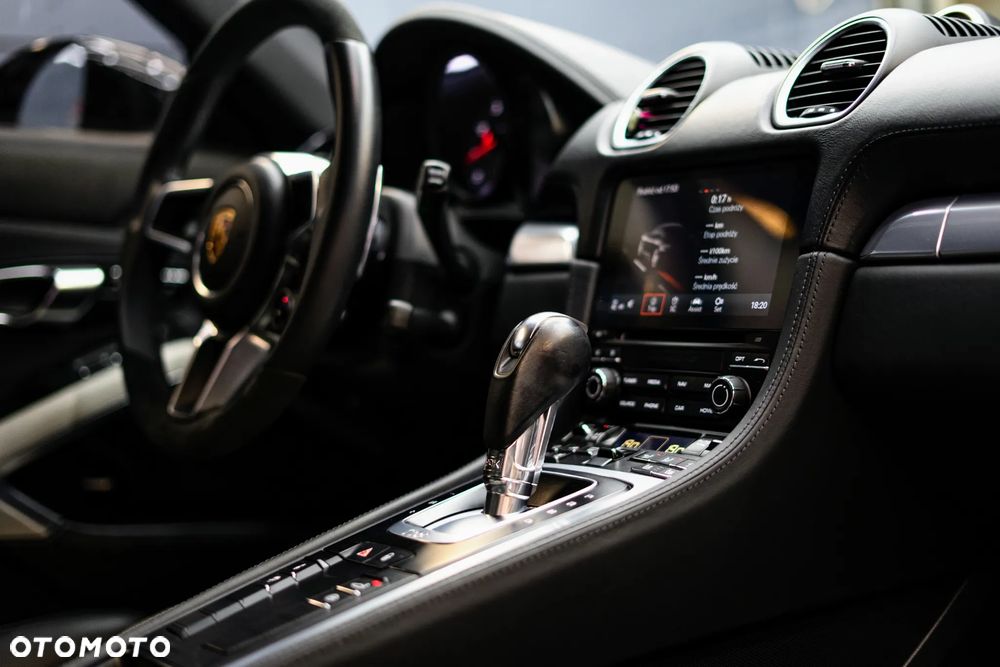Porsche 718 Cayman - 14