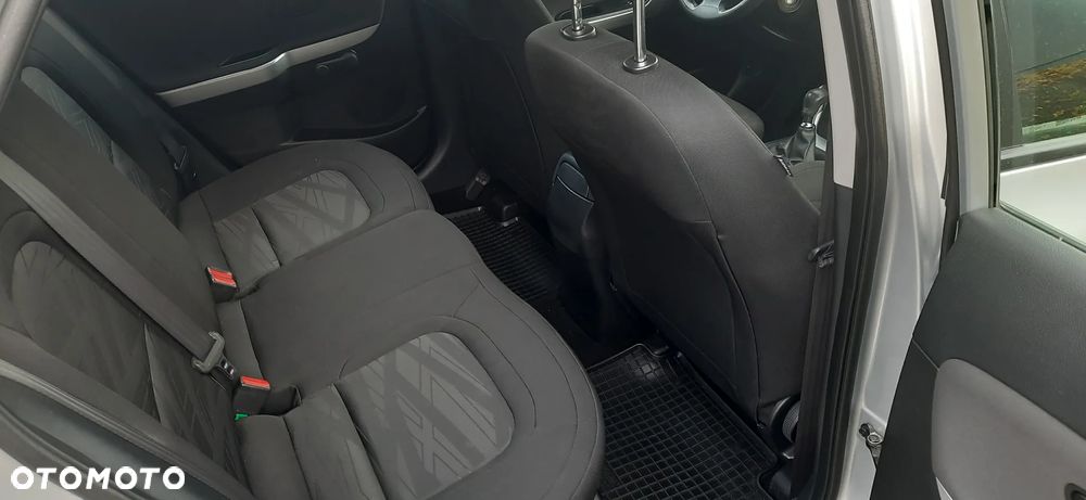 Kia Ceed 1.4 M - 11