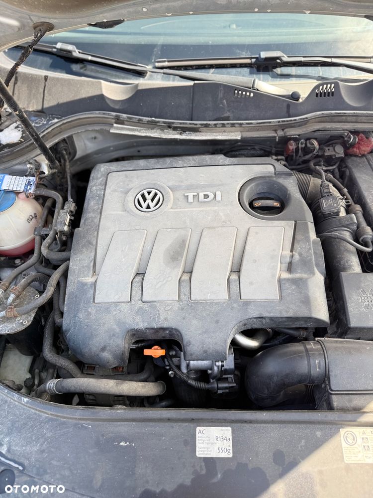Volkswagen Passat 1.6 TDI Comfortline - 23
