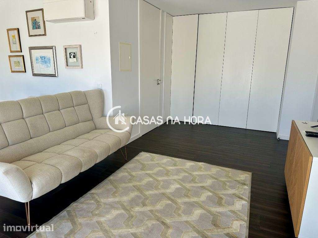 T1 com Terraço Mobilado e com Despesas Incluídas na Sobreda - Grande imagem: 5/20