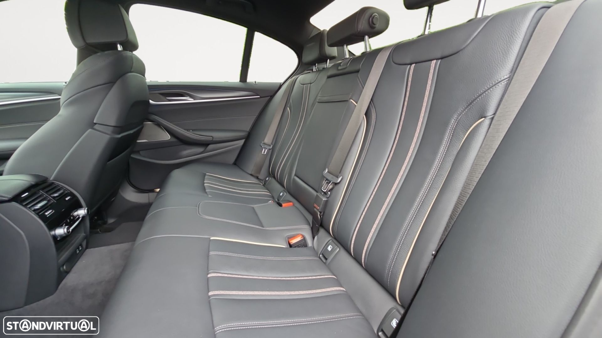 BMW 545 e xDrive Pack M - 14