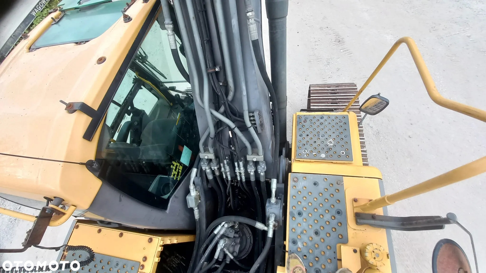 Volvo EC220DL - 4