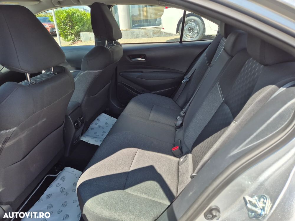 Toyota Corolla 1.8 HSD Business - 11