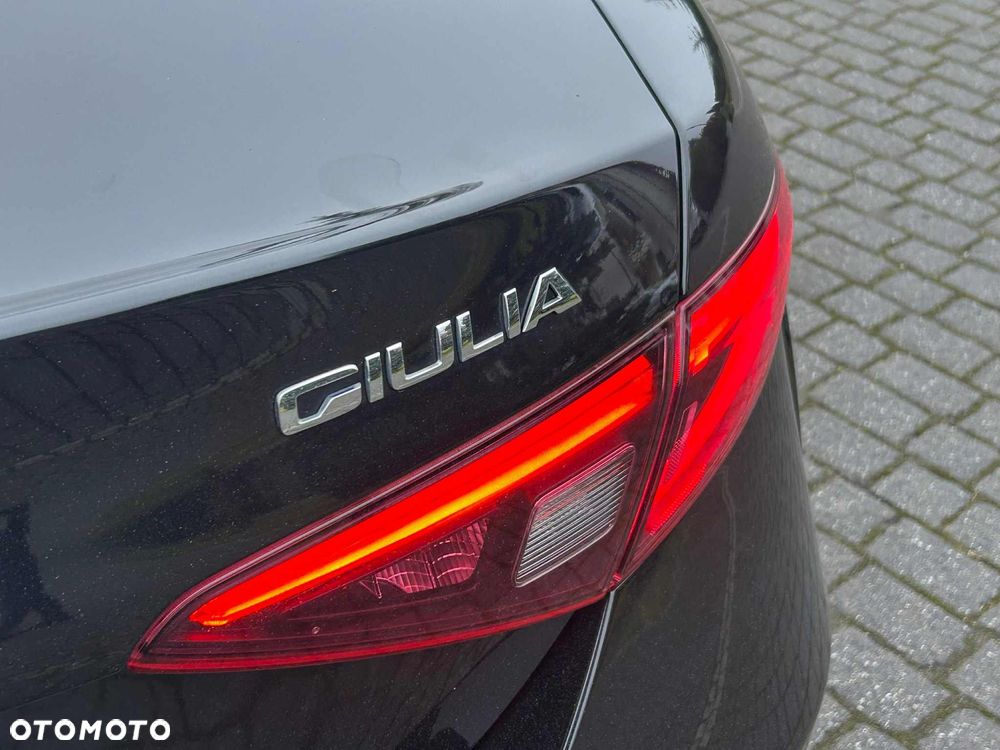 Alfa Romeo Giulia - 19