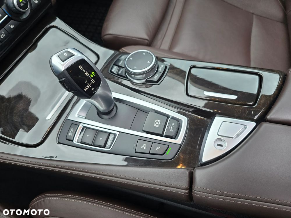 BMW Seria 5 535i xDrive Sport-Aut Luxury Line - 26