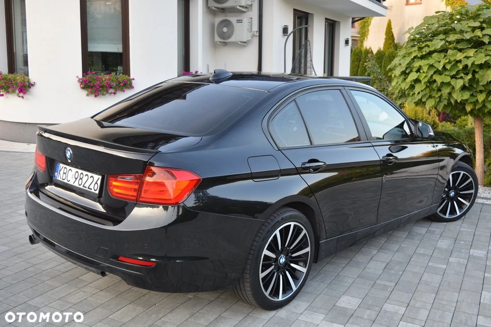 BMW Seria 3 316d Edition M Sport Shadow - 32