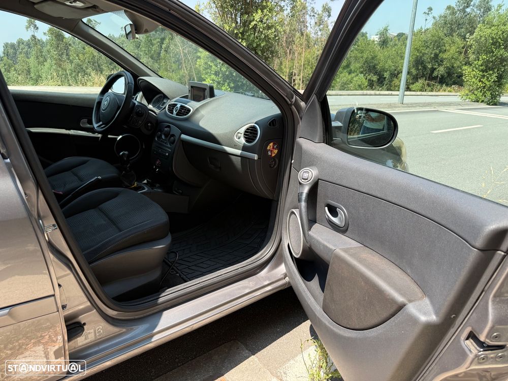 Renault Clio Sport Tourer - 21