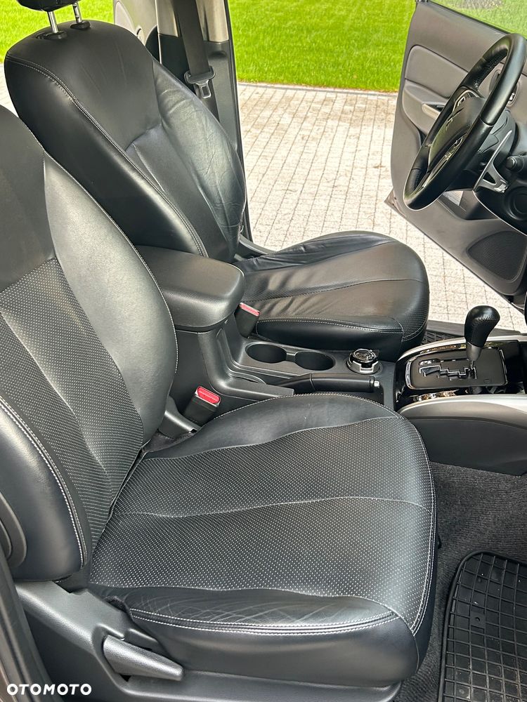 Mitsubishi L200 - 13