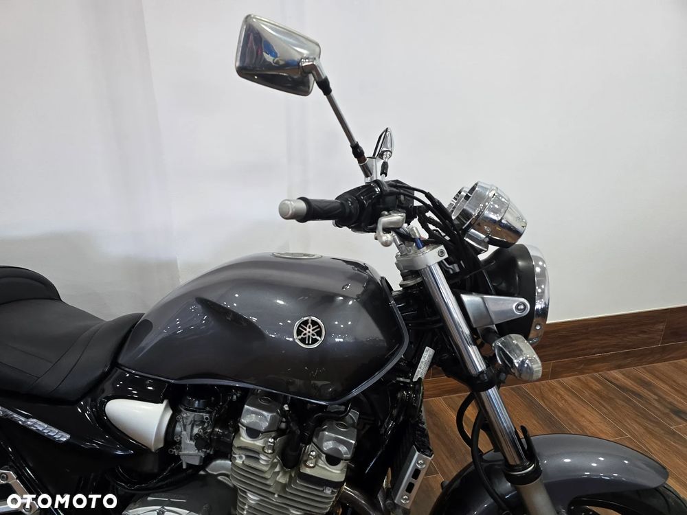 Yamaha XJR - 22