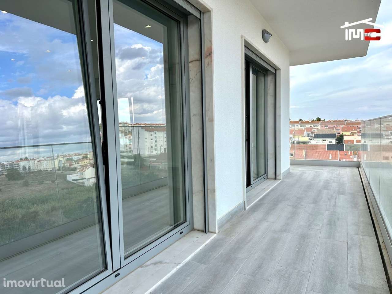 Incrivel Apartamento T2 com Varanda, Garagem e Arrecadação - Grande imagem: 3/31