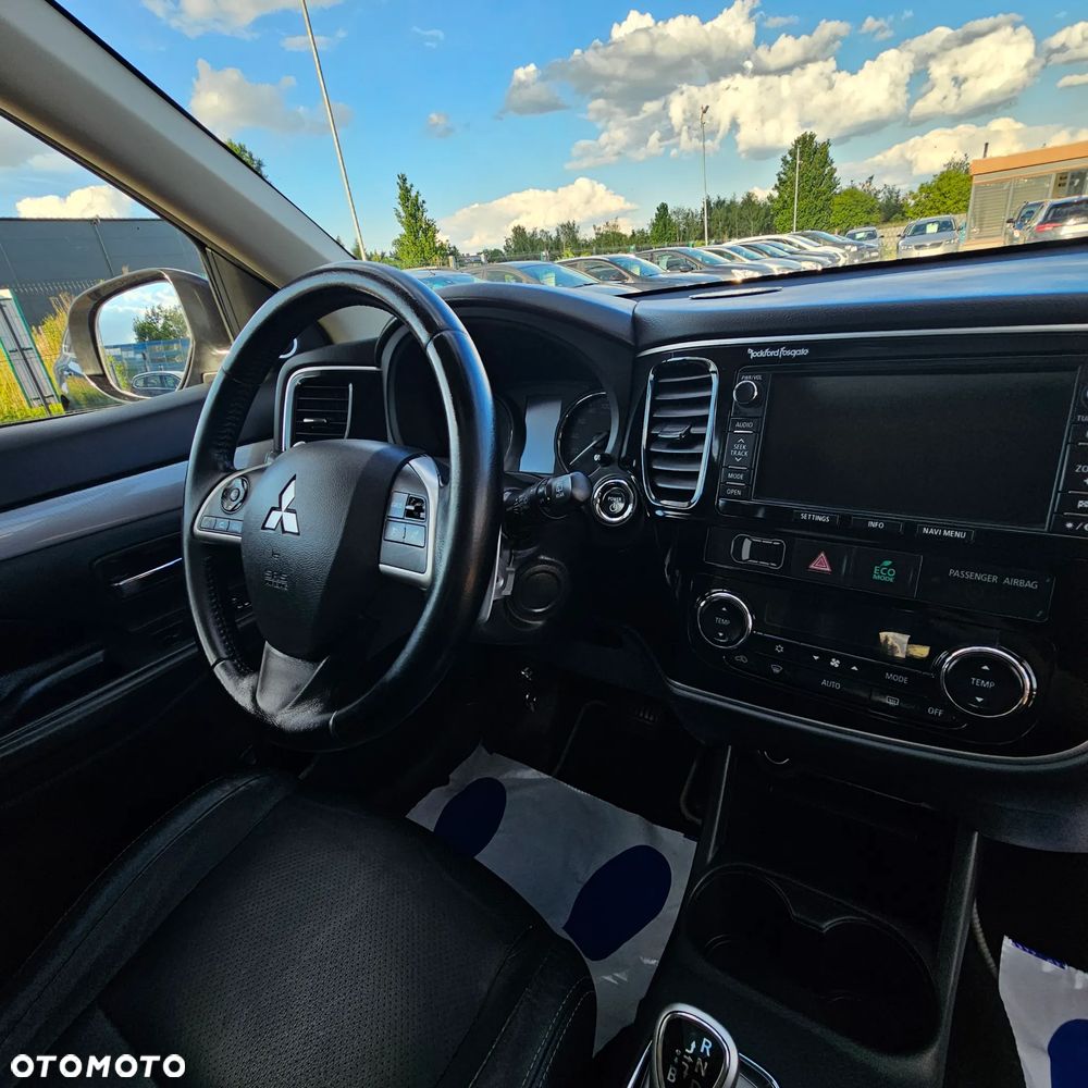 Mitsubishi Outlander - 22