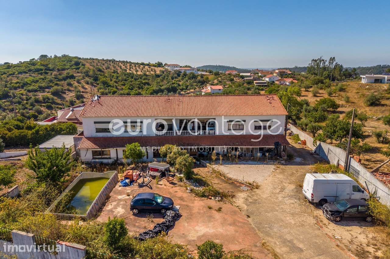 Oportunidade Única de Investimento | Elevado Potencial Construtivo - Grande imagem: 2/38