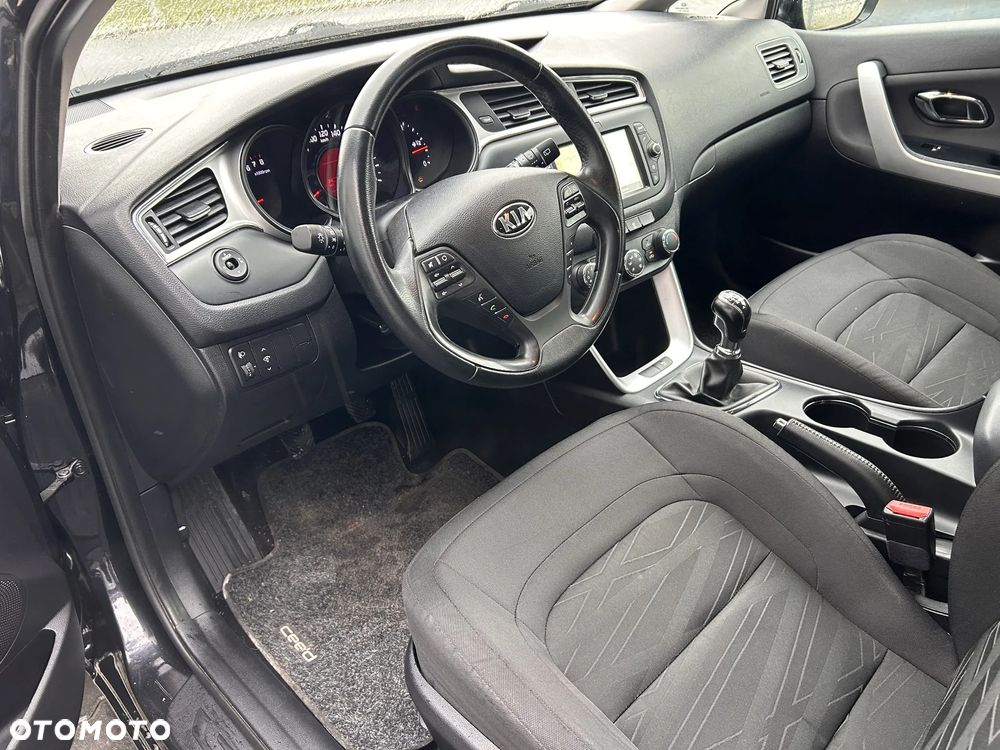 Kia Ceed 1.6 GDI Dream-Team Edition - 14