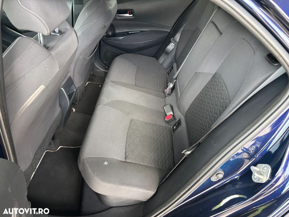 Toyota Corolla 1.8 HSD Business - 35