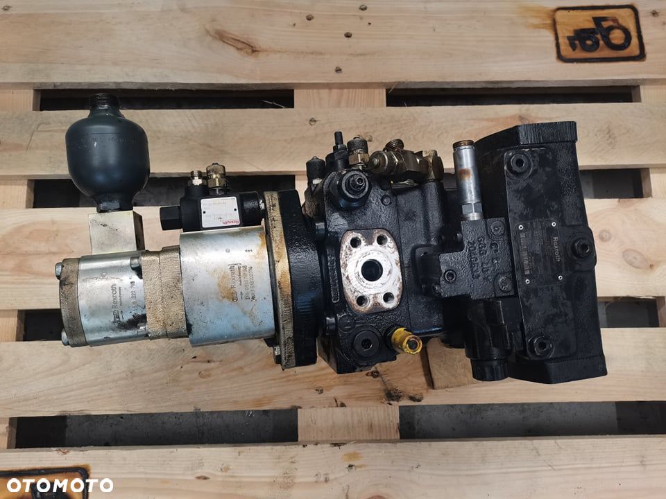 New Holland W60 {Pompa hydrostatyczna Rexroth A4VG56DA1D2} - 2