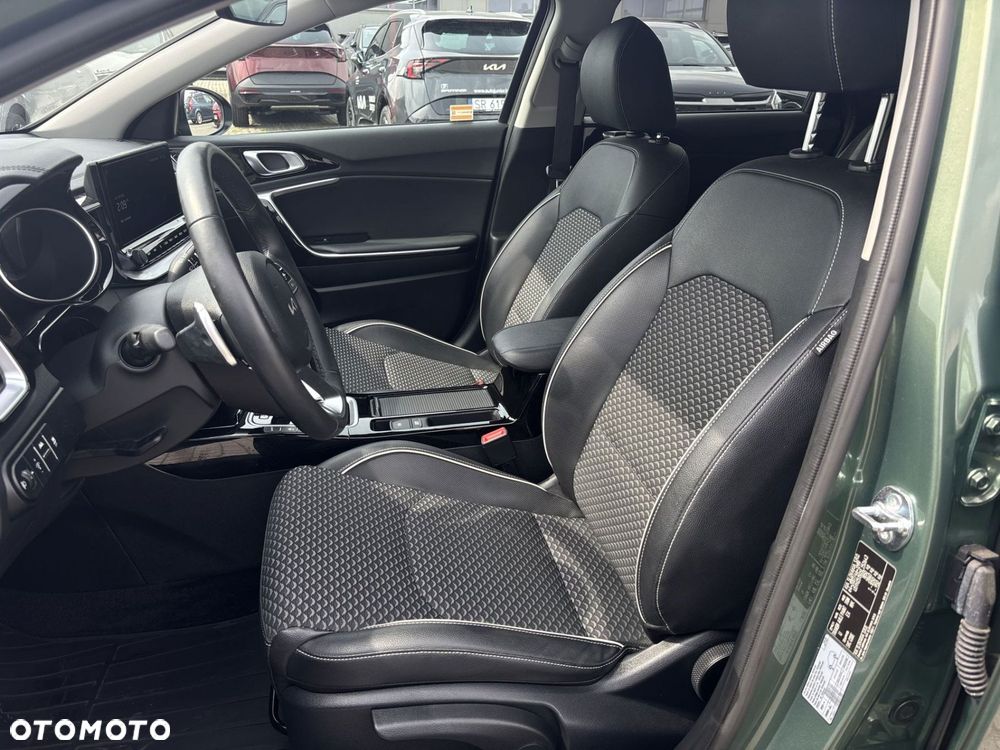 Kia Ceed - 10
