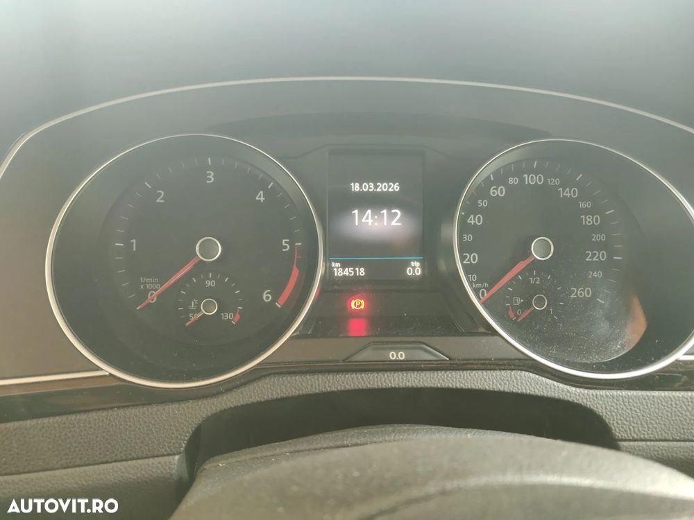 Volkswagen Passat 1.6 TDI Comfortline - 8