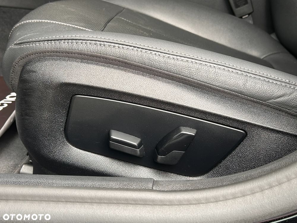 BMW Seria 5 520d xDrive MHEV - 16