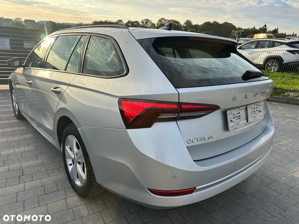 Skoda Octavia 2.0 TDI Ambition DSG - 4