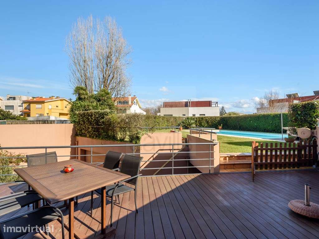 Moradia com jardim e piscina na zona da Vilarinha, Aldoar - Porto - Grande imagem: 3/38