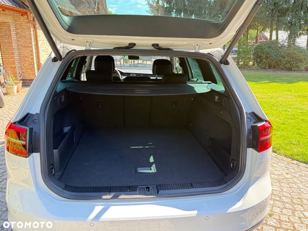 Volkswagen Passat - 15